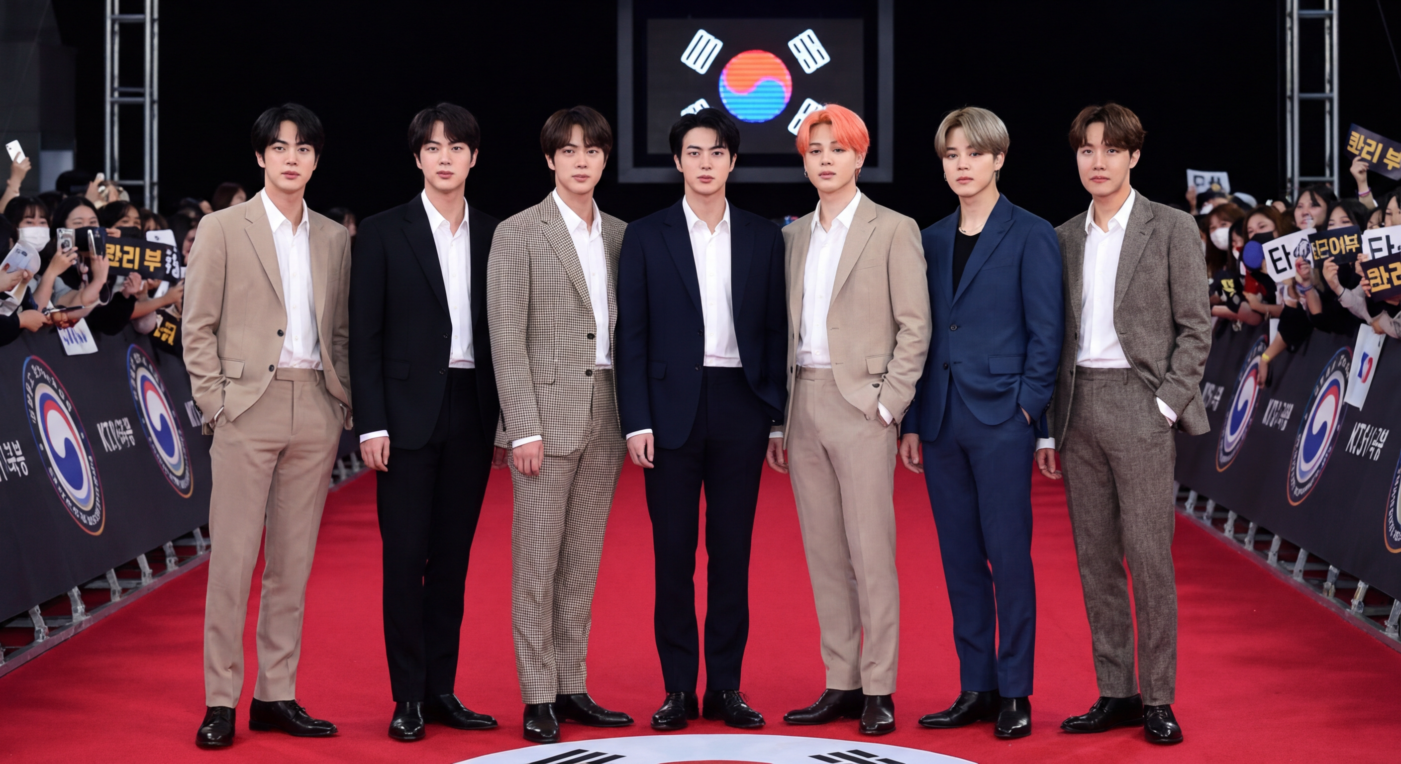 Detrás de la lente: Por qué la verdadera revolución de BTS es ser sus propios directores